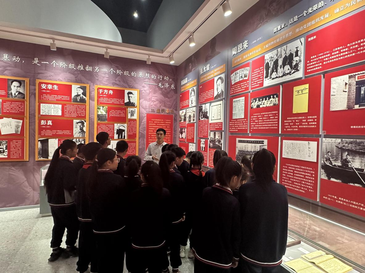 马克思主义学院举办思政课大中小一体化签约暨学生社团指导教师聘任仪式