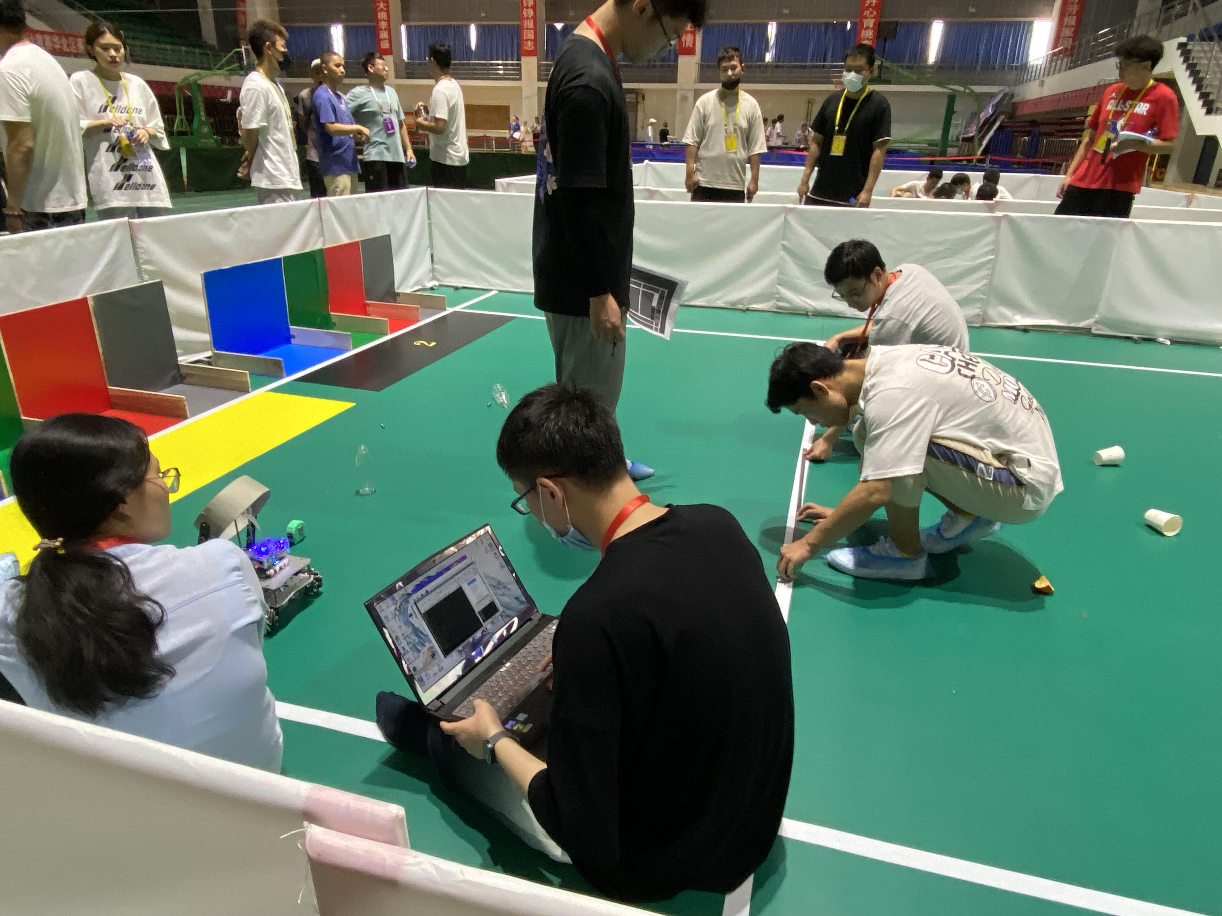 首届国际青少年无人机科学营及挑战赛开赛_比赛