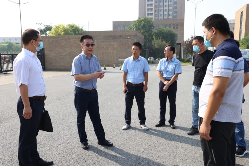 校党委书记俞绍平检查指导疫情防控措施和学生返校工作
